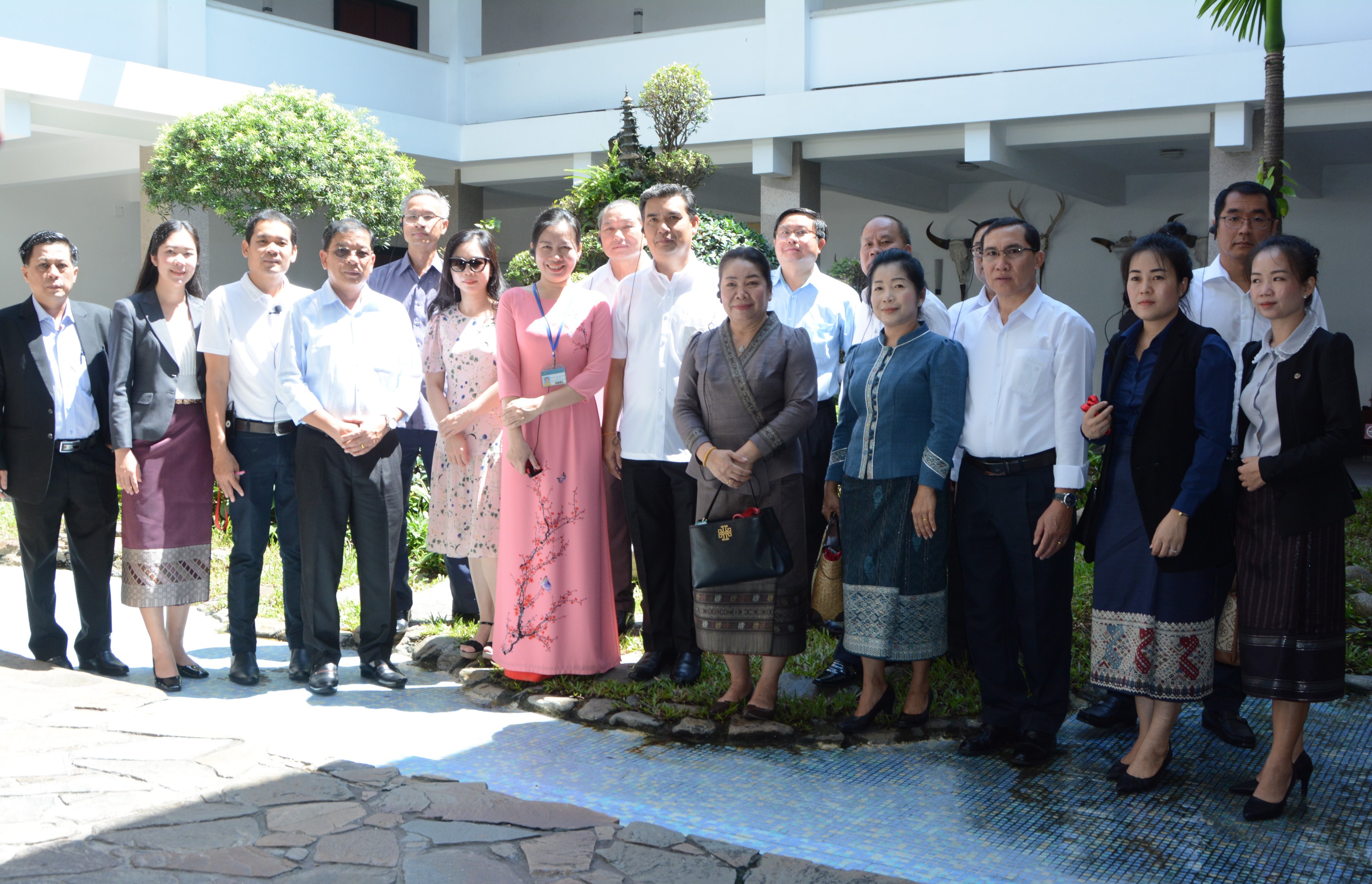 Đoàn đại biểu cấp cao Viện kiểm sát nhân dân tối cao nước Cộng hòa Dân chủ Nhân dân Lào tham quan Di tích Lịch sử Dinh Độc Lập