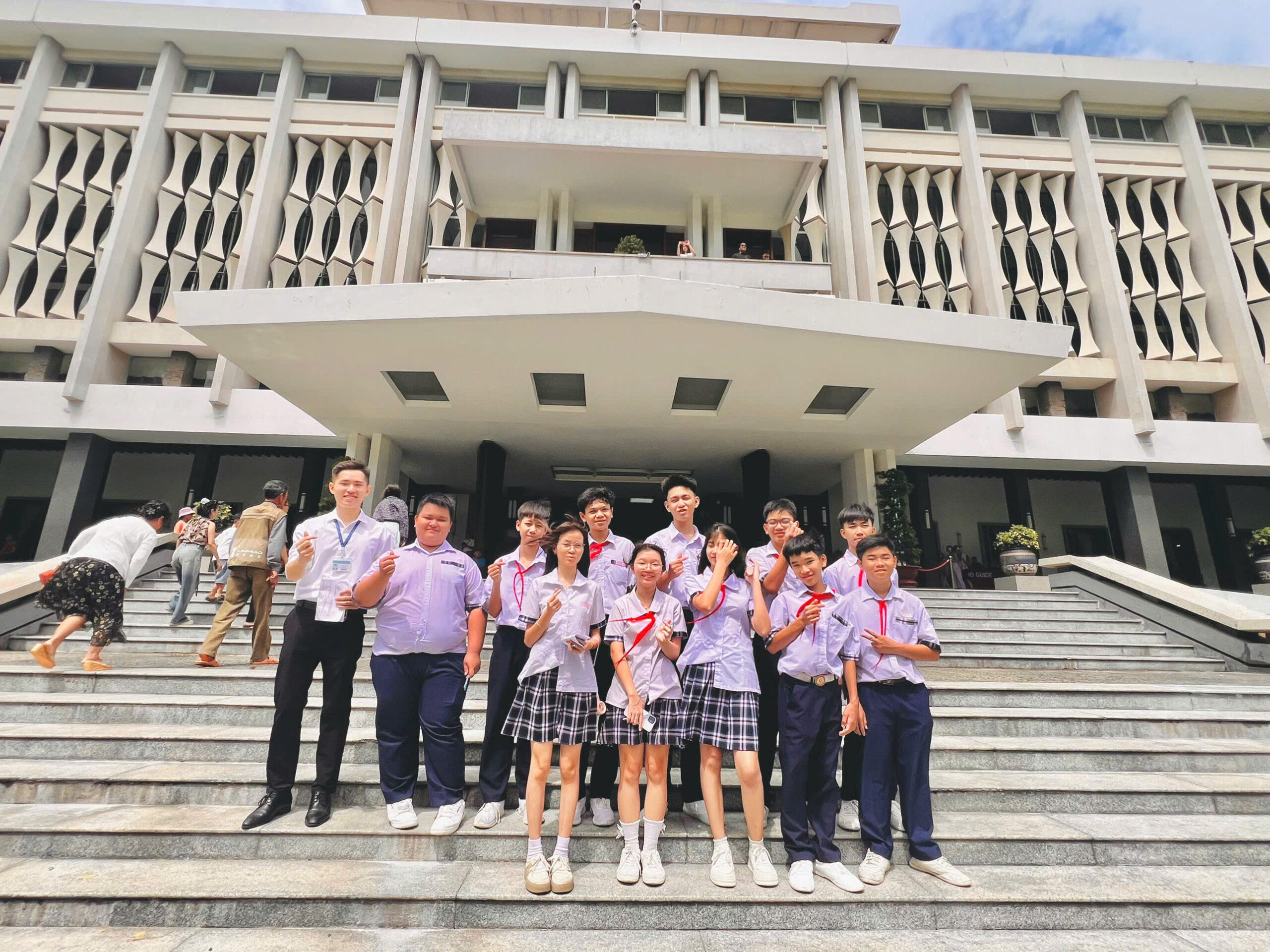 Discovering Heritage with Students from Tran Cao Van Secondary and High School