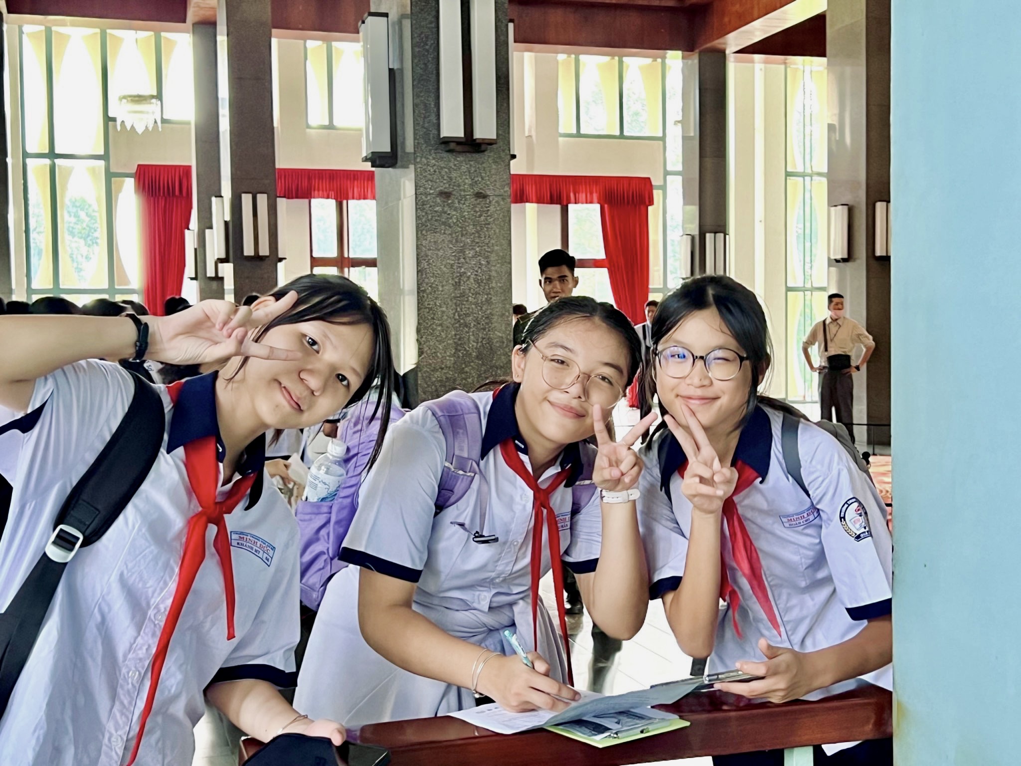 EXCITING FIELD TRIP LESSON FOR MINH DUC SECONDARY SCHOOL STUDENTS AT THE INDEPENDENCE PALACE HISTORICAL SITE